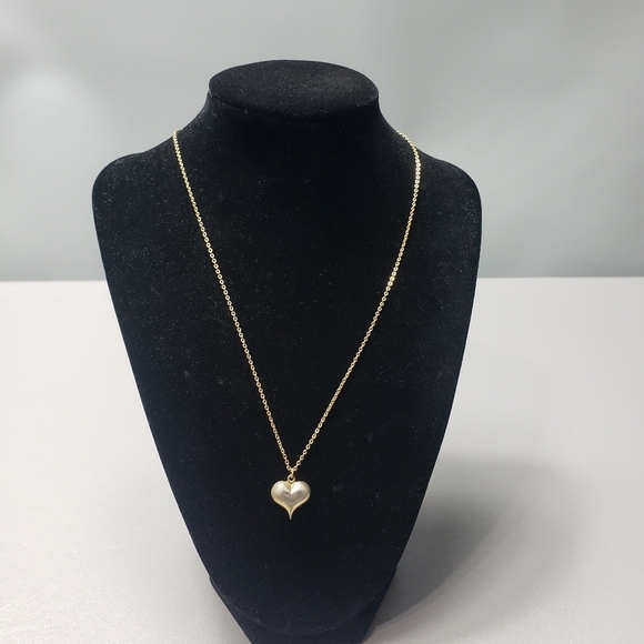 Beautiful gold tone heart necklace - Picture 1 of 5